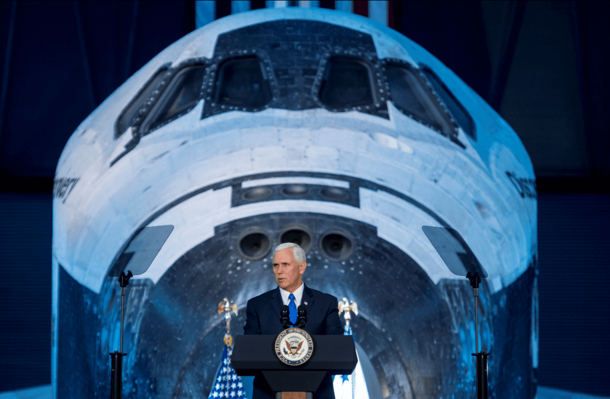 Mike Pence en el Consejo Nacional Espacial en Chantilly