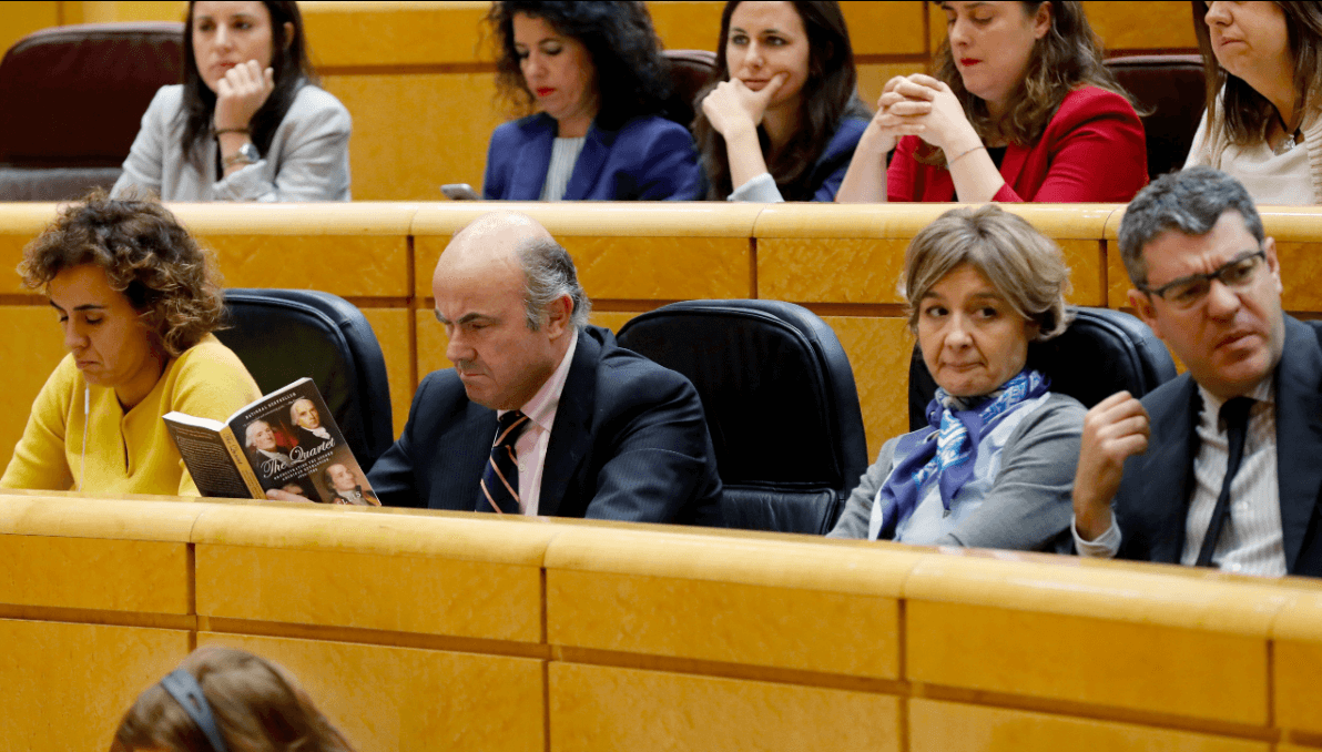 Ministros españoles durante el pleno extraordinario en el Senado