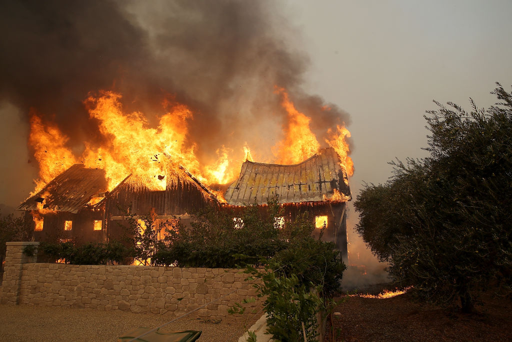 Suman 10 muertos incendios forestales norte California