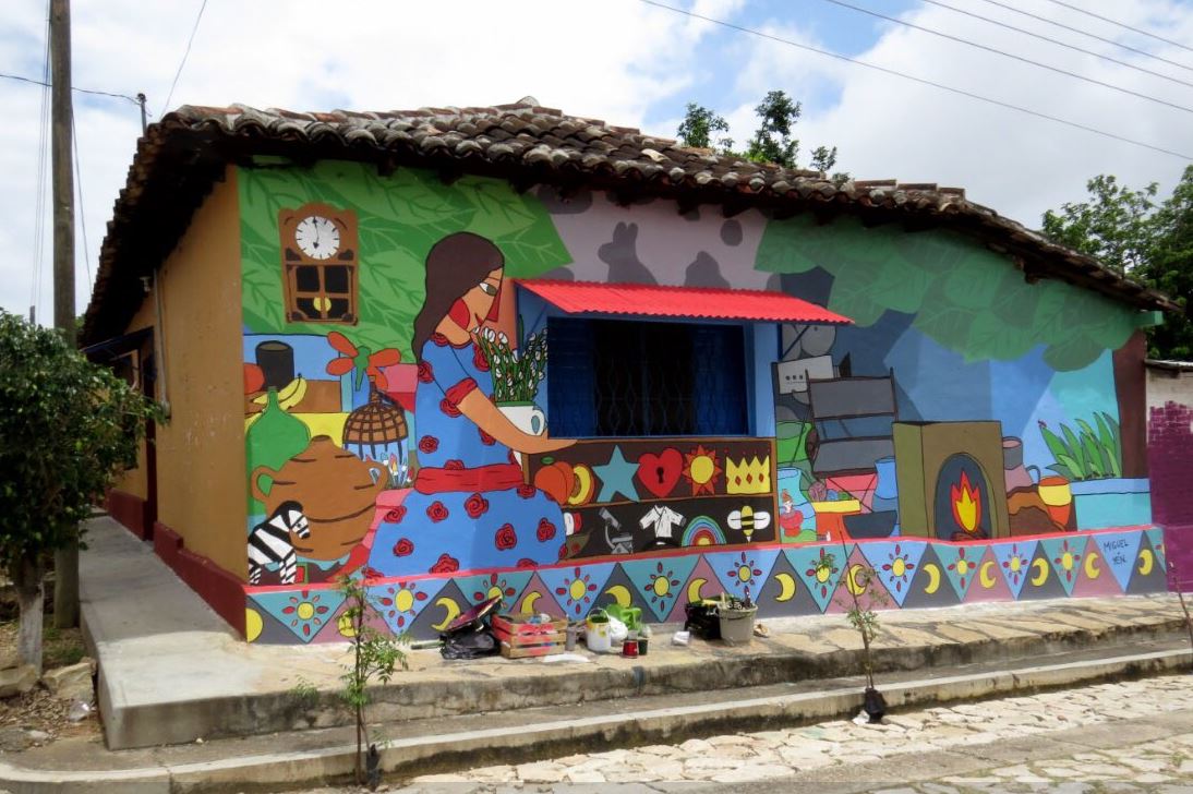 murales artistas decoran calles comunidad chiapaneca