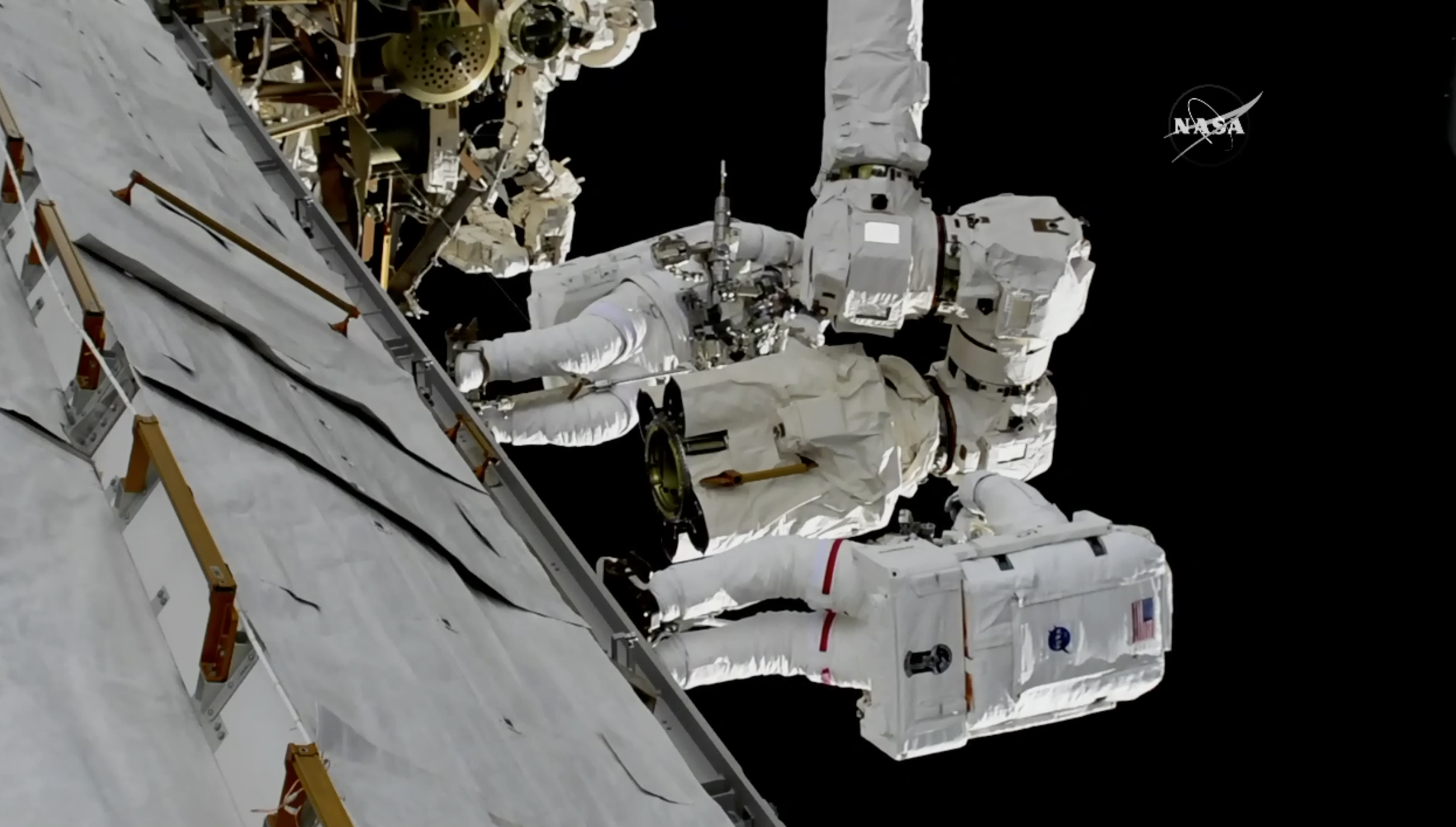 Astronautas instalan nuevos-ojos Estación Espacial Internacional