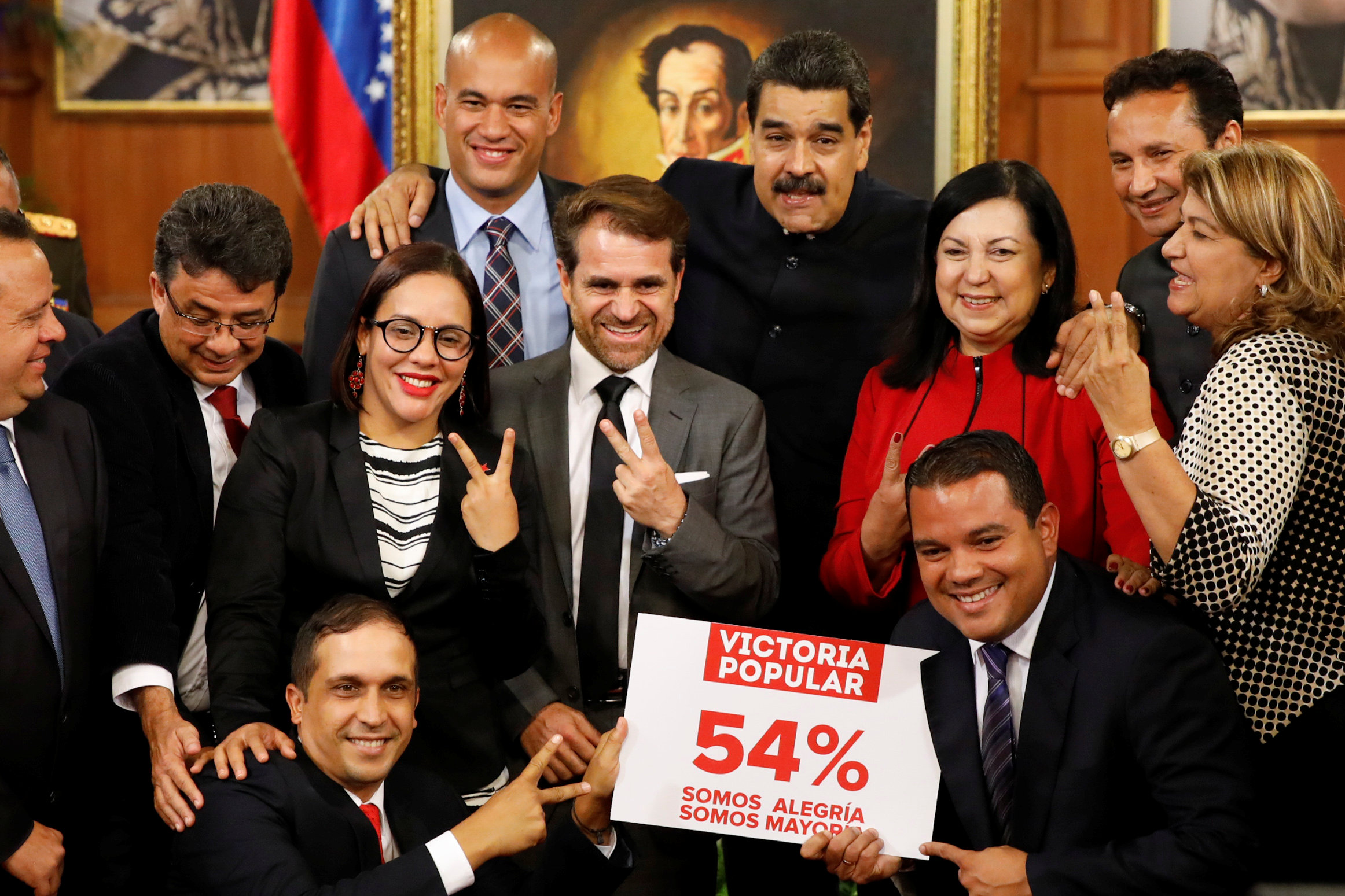 Candidatos opositores reconocen victoria oficialista Venezuela