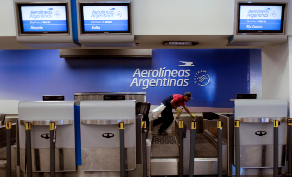 40 mil pasajeros afectados por paro de trabajadores de aerolíneas en Argentina