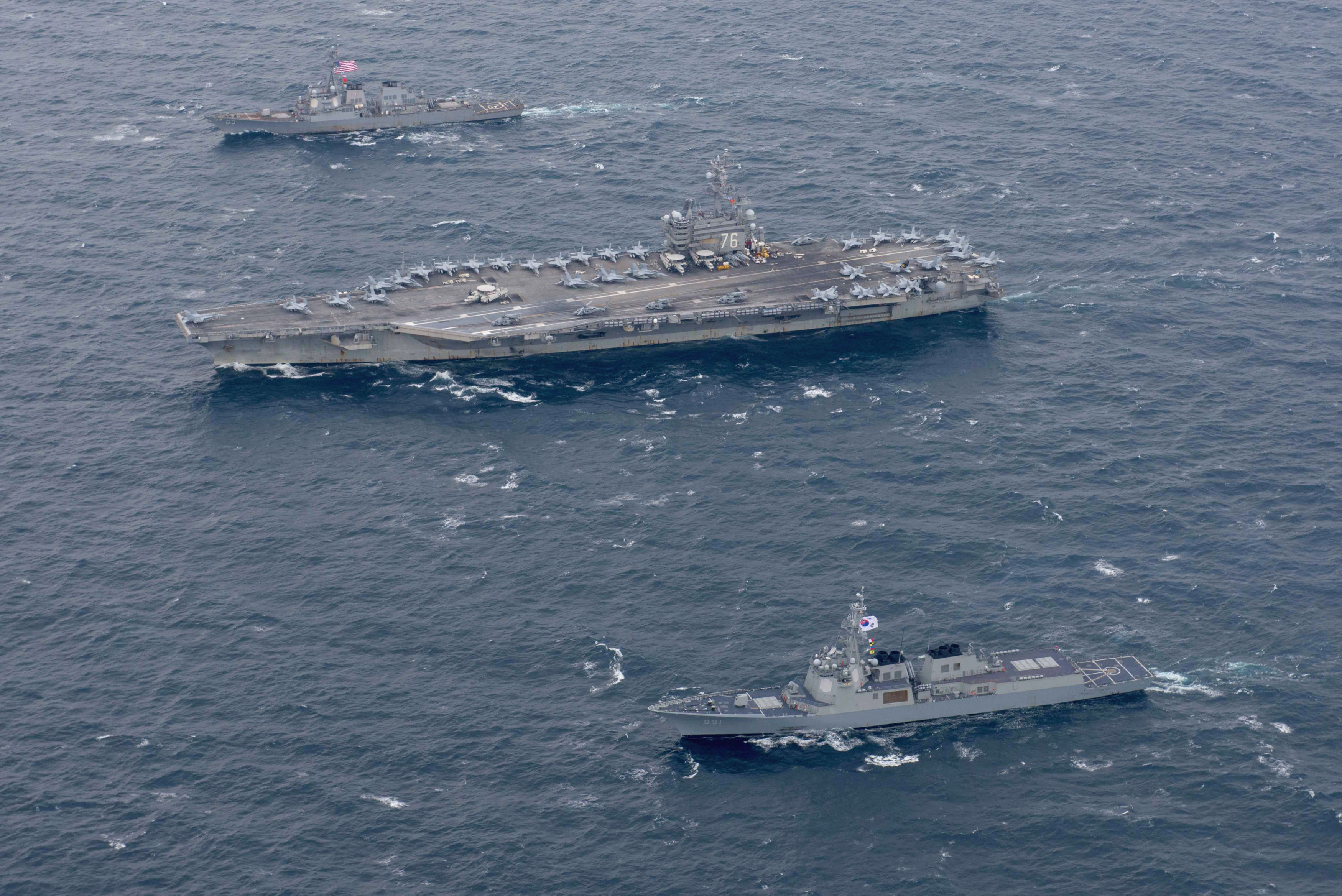 Estados Unidos despliega portaaviones Pacífico y niega que sea Norcorea