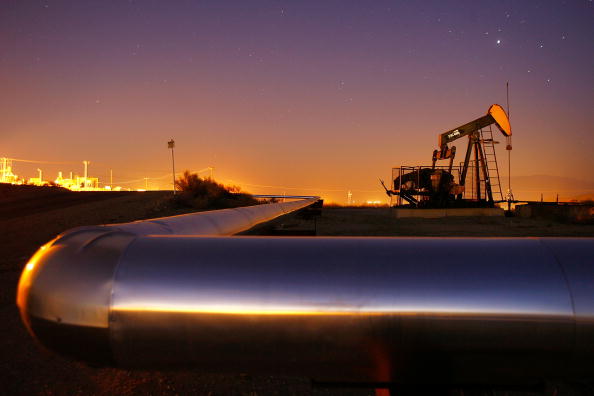 Precios del petróleo caen por alta producción de la OPEP