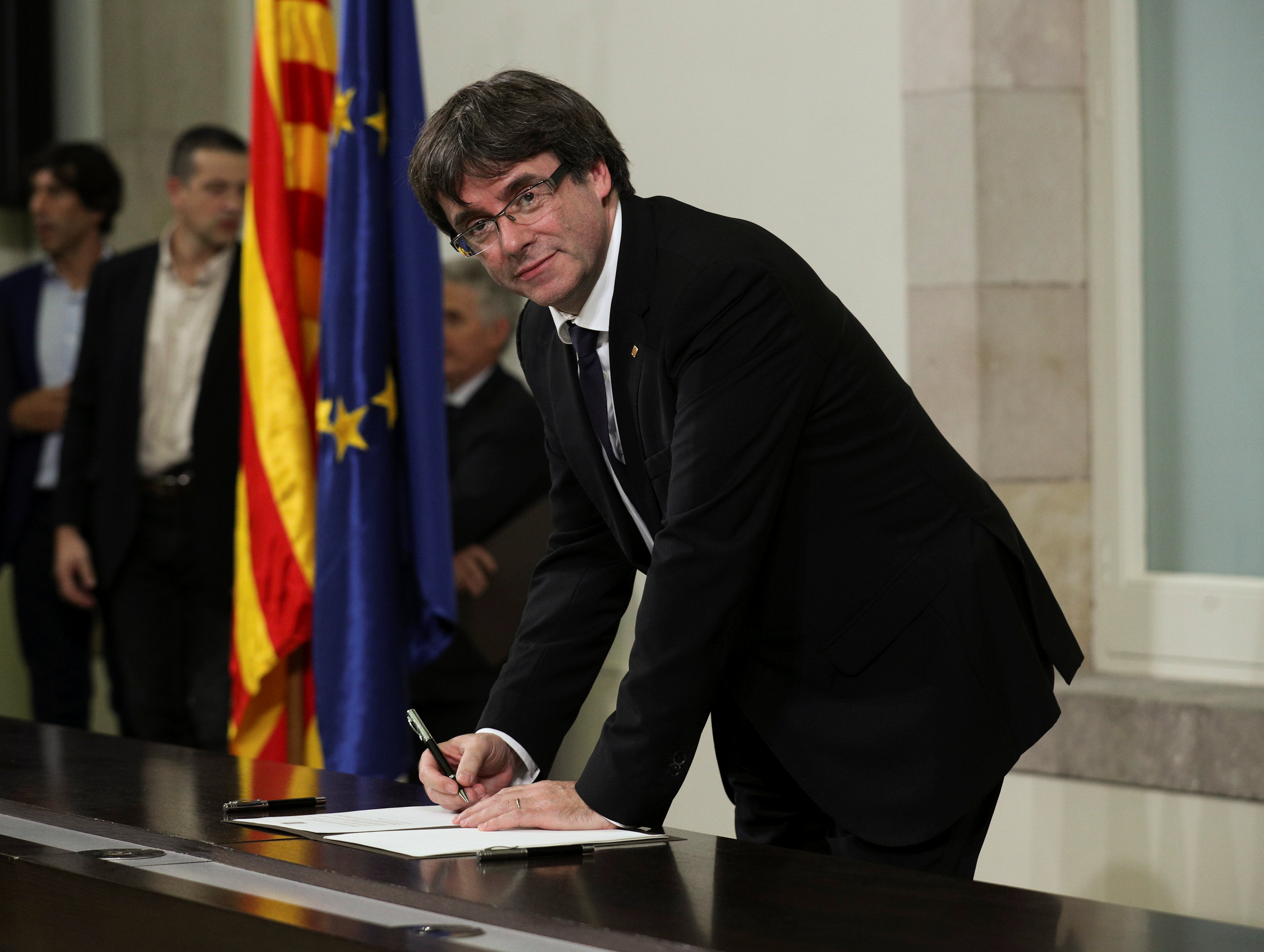 Gobierno español asegura que presidente Carles Puigdemont no sabe donde va