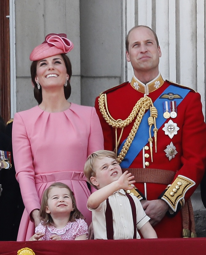 Duques de Cambridge revelan que su tercer hijo nacerá en abril
