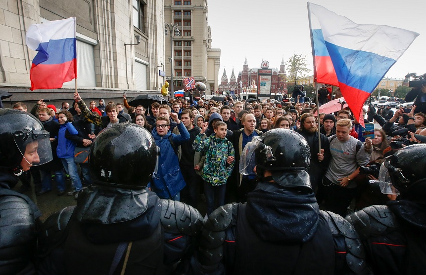 Policía rusa detiene a decenas de opositores en jornada de protestas