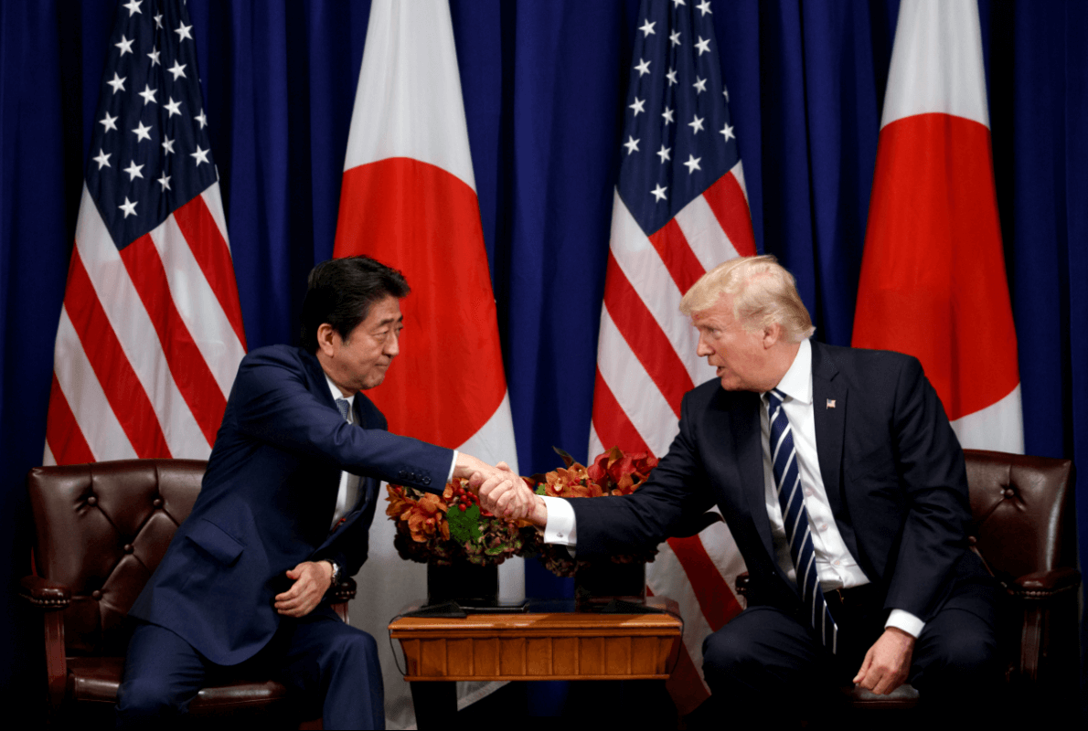 Shinzo Abe y Donald Trump durante un encuentro en Nueva York