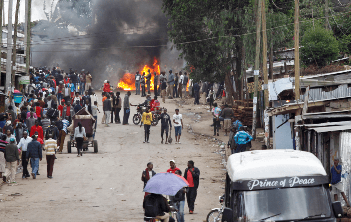 Simpatizantes de Raila Odinga participan en una protesta en Nairobi, Kenia