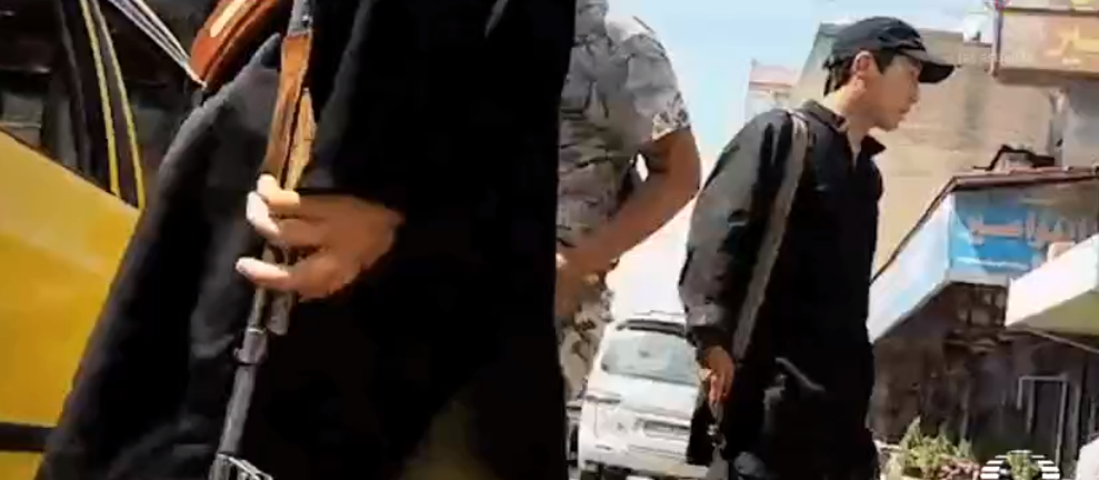 Yihadistas descienden de un auto en Raqqa mientras eran grabados para Despierta 