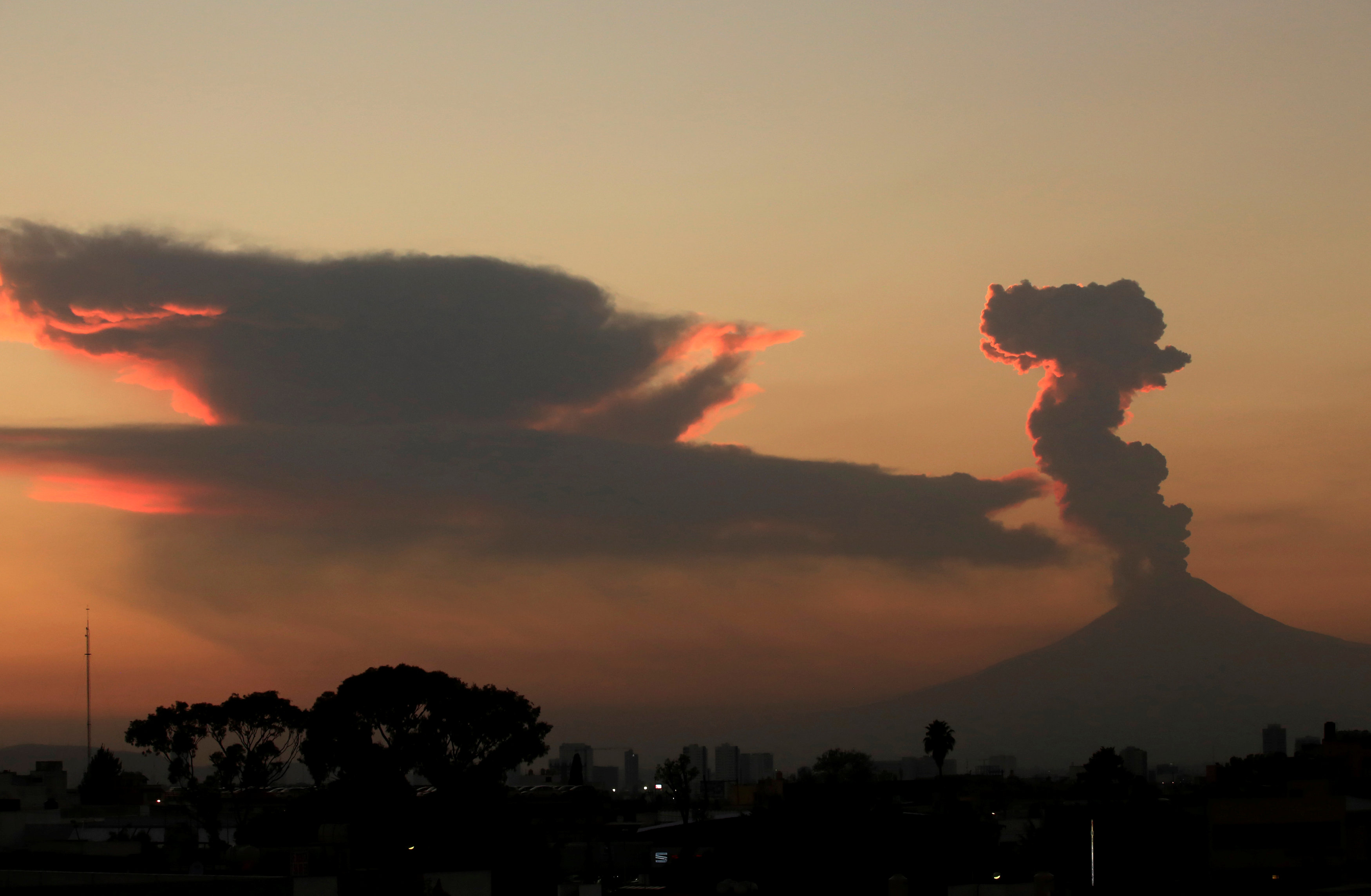 Cenapred aclara que sigue alerta volcánica del Popocatépetl en amarillo fase dos