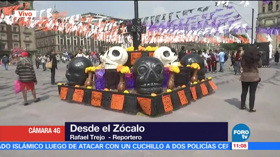 Ofrendas monumentales de Día de Muertos llenan de color el Zócalo CDMX