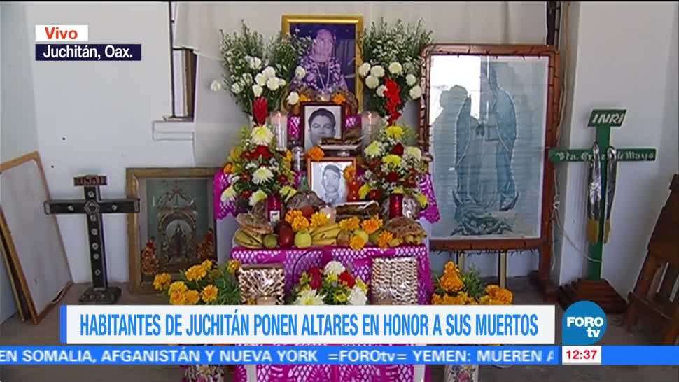 Habitantes de Juchitán ponen altares en honor a sus muertos