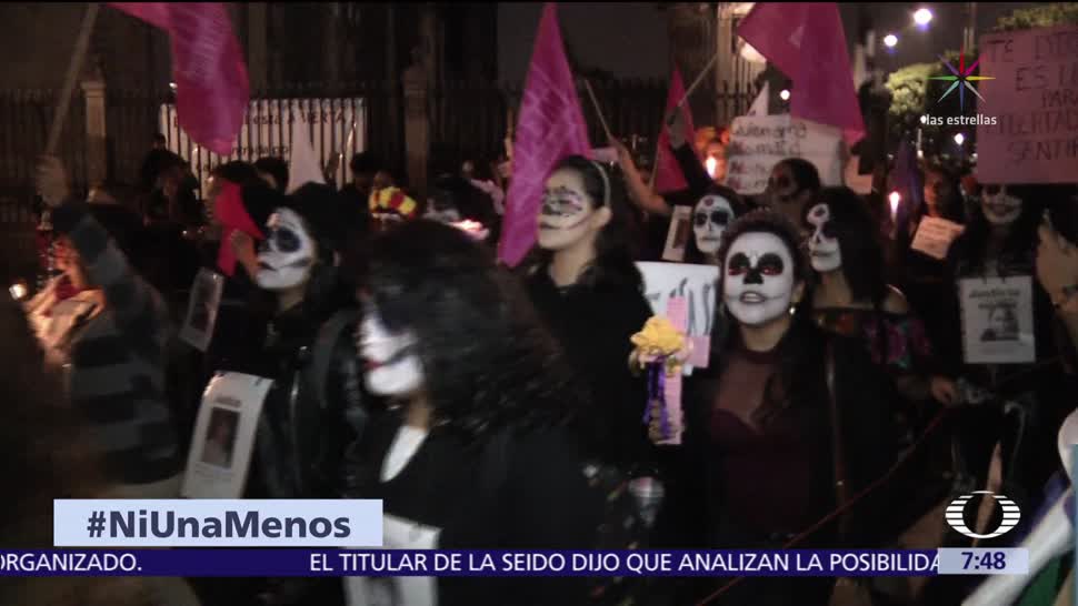 Catrinas marchan por el centro de la CDMX contra feminicidios
