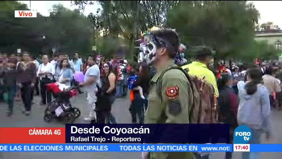 Capitalinos celebran el Día de Muertos en Coyoacán