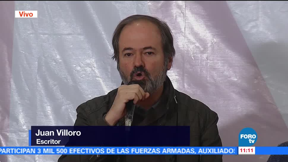 Juan Villoro denuncia irregularidades en método del INE para recabar firmas