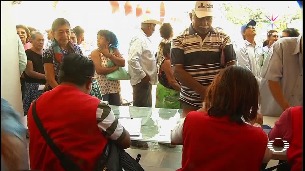 Siguen reclamos por clonación de tarjetas de ayuda a damnificados en Oaxaca