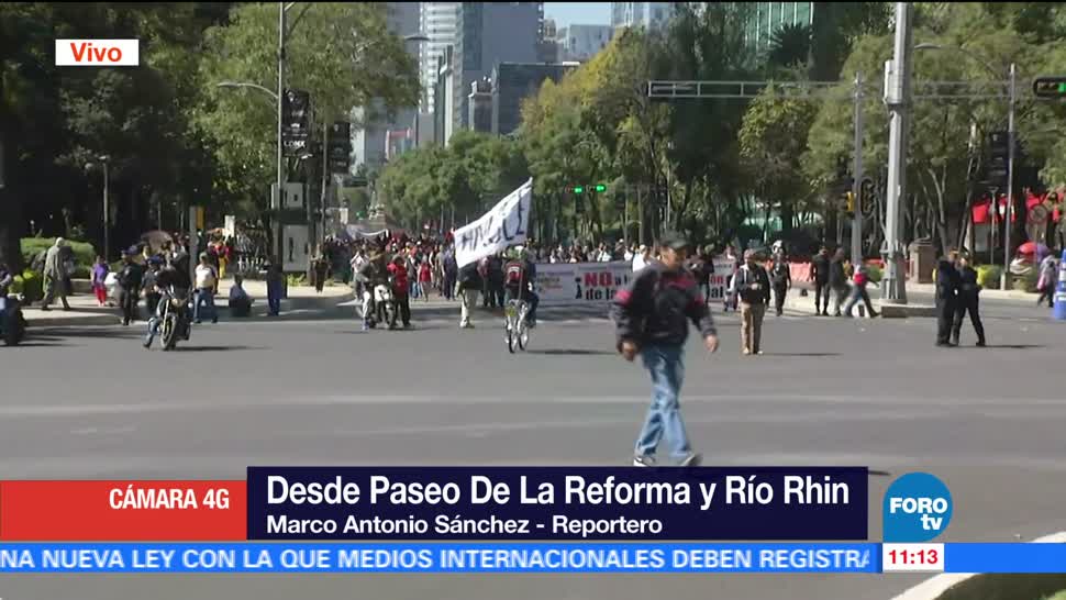Manifestantes avanzan sobre carriles centrales de Reforma