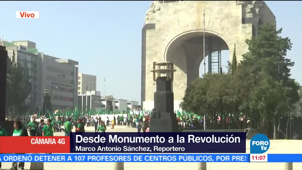 Manifestantes en el Monumento a la Revolución afectan la vialidad