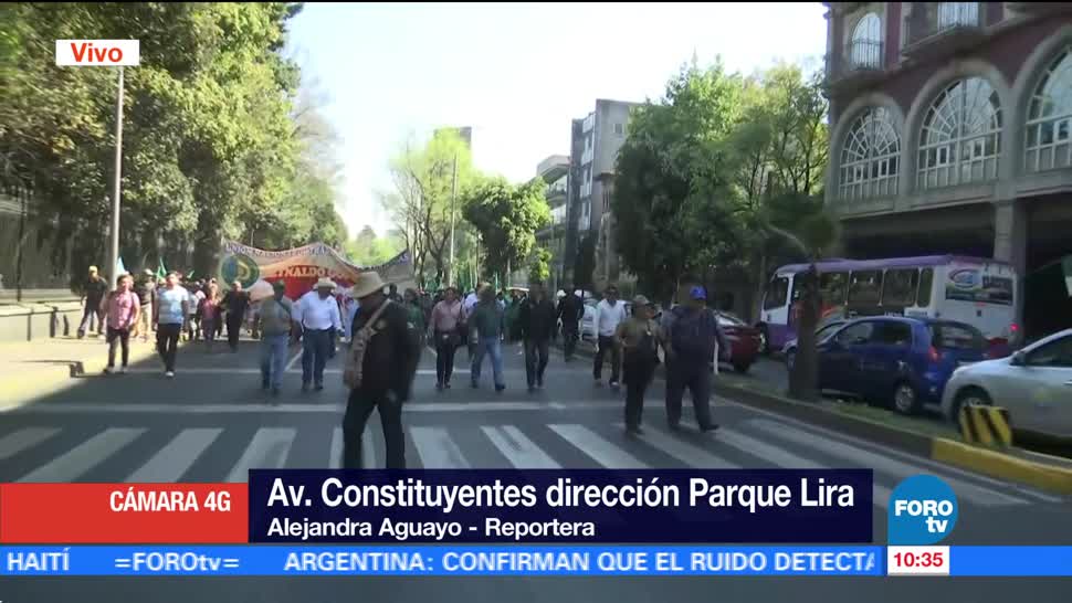 Manifestantes avanzan sobre Avenida Constituyentes hacia Santa Fe
