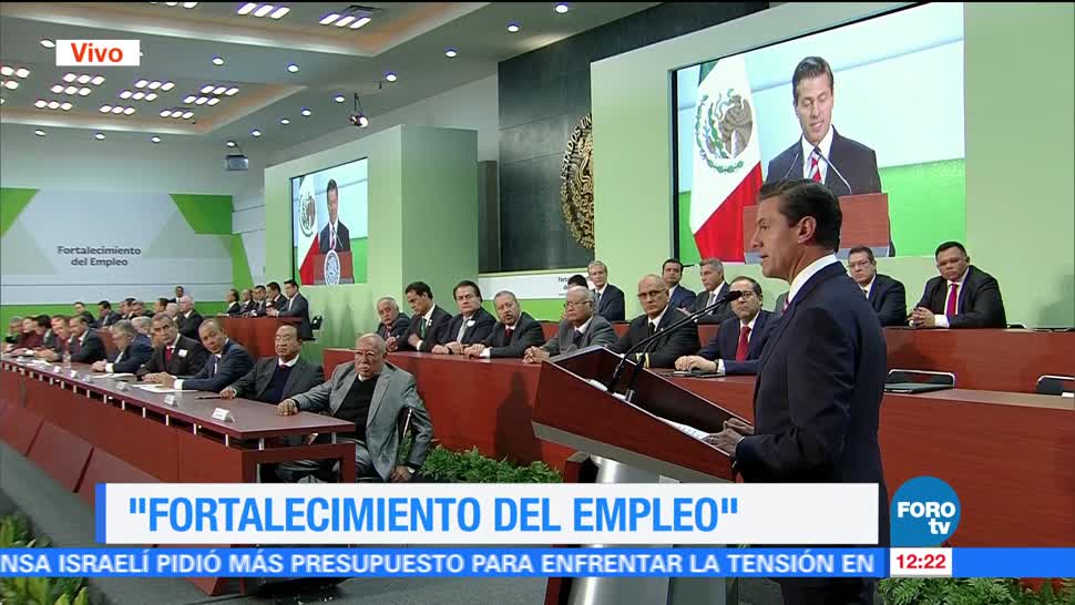 Peña Nieto se reúne con empresarios y líderes sindicales en evento sobre empleo