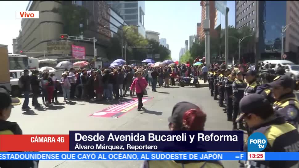 Manifestantes bloquean Bucareli, desde Paseo de la Reforma, CDMX