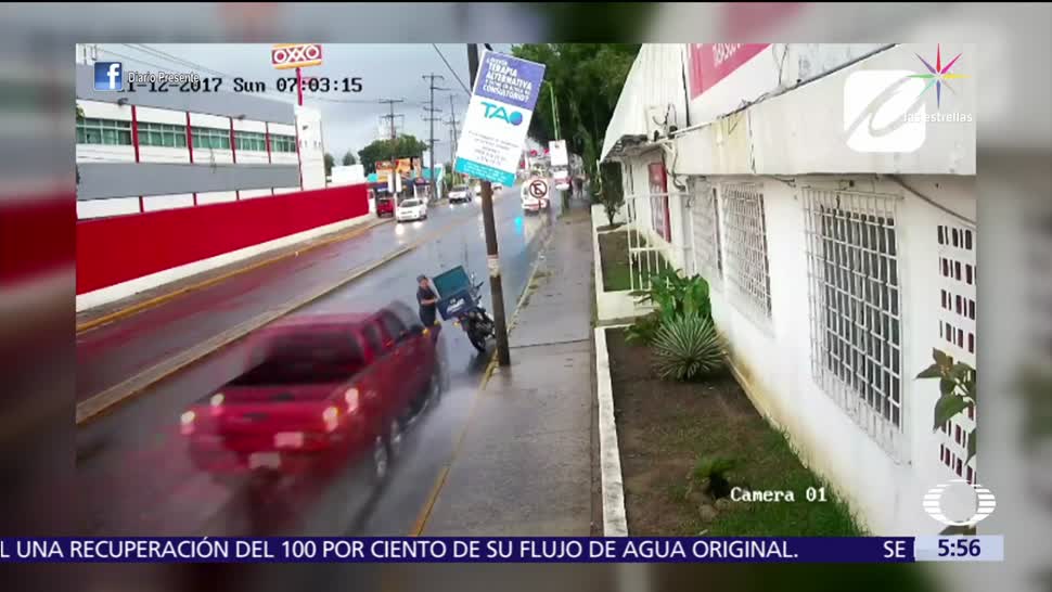 Camioneta atropella a repartidor de periódicos en Tabasco