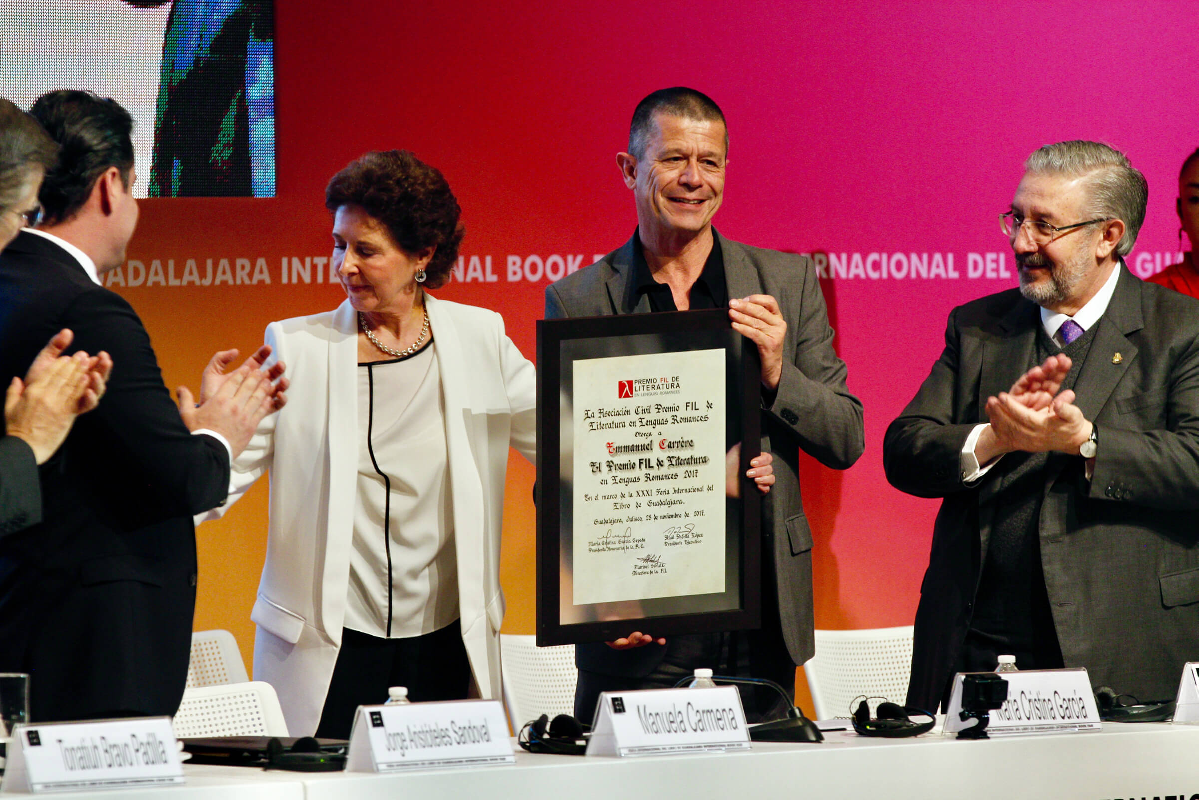 Feria del Libro de Guadalajara inicia con premio para Emmanuel Carrère