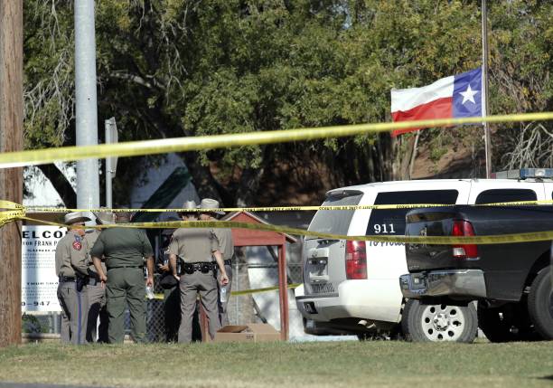 Autoridades de Texas confirman 26 muertos en tiroteo en iglesia