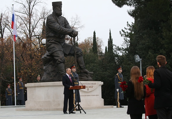 Putin inaugura en Crimea un monumento al zar Alejandro III