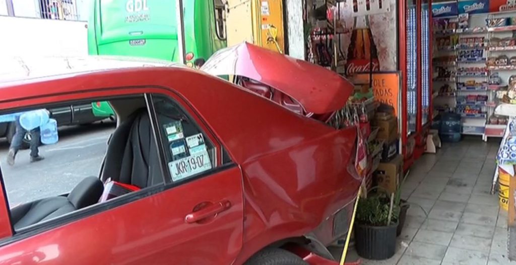 Accidente automovilístico en Jalisco deja 21 lesionados