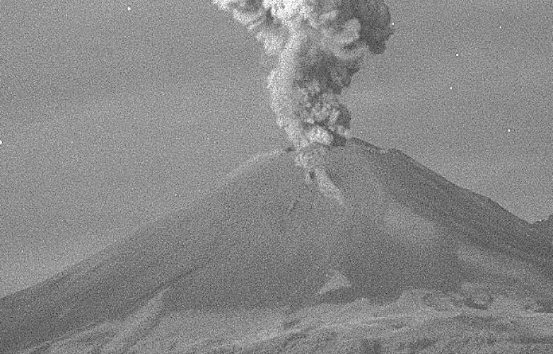 Volcán Popocatépetl emite exhalación de dos mil metros de altura