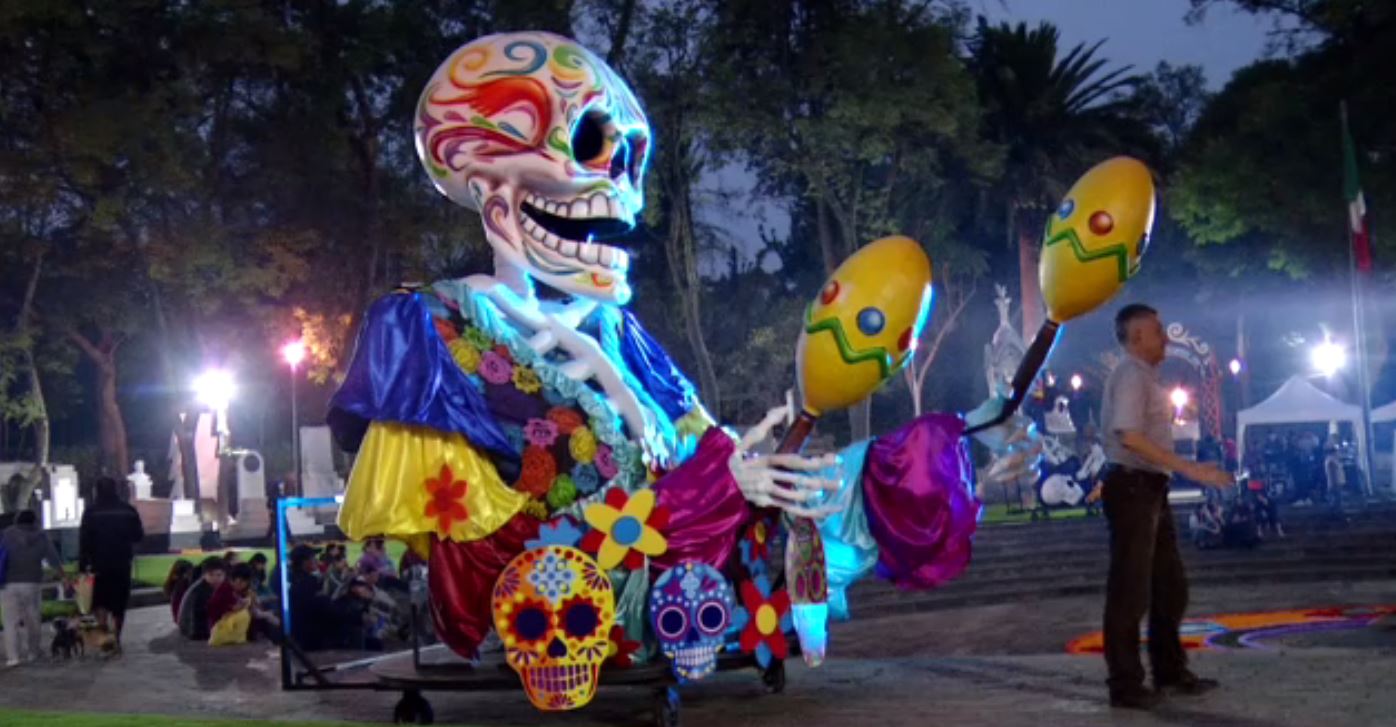 Al estilo michoacano celebran el Día de Muertos en panteón de Dolores