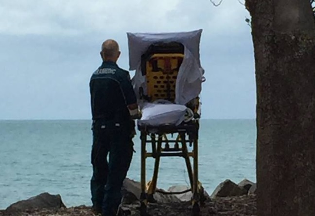 Paramédicos permiten ver el mar a una mujer moribunda en Australia
