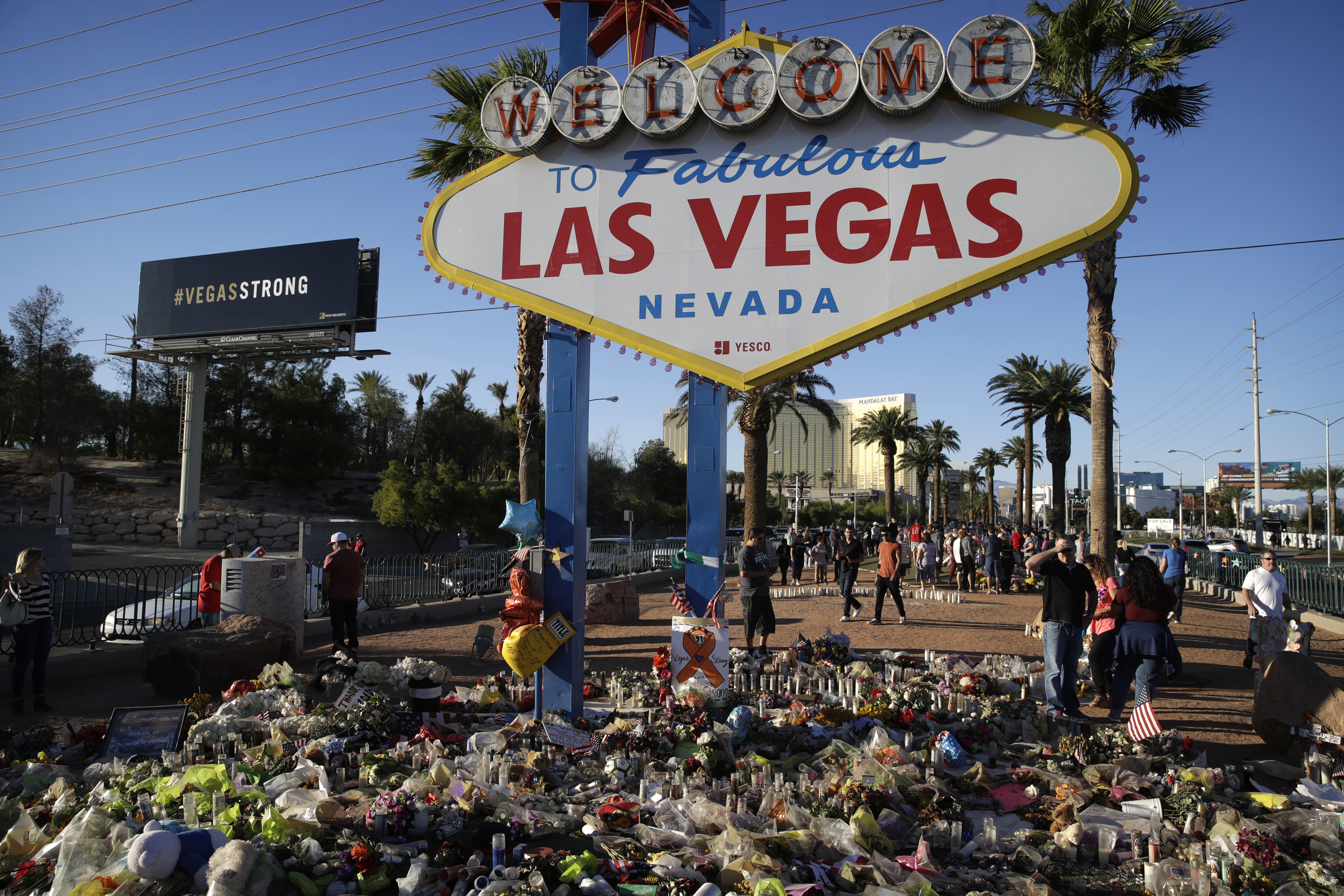 El tiroteo masivo de Las Vegas sigue sin respuestas un mes después