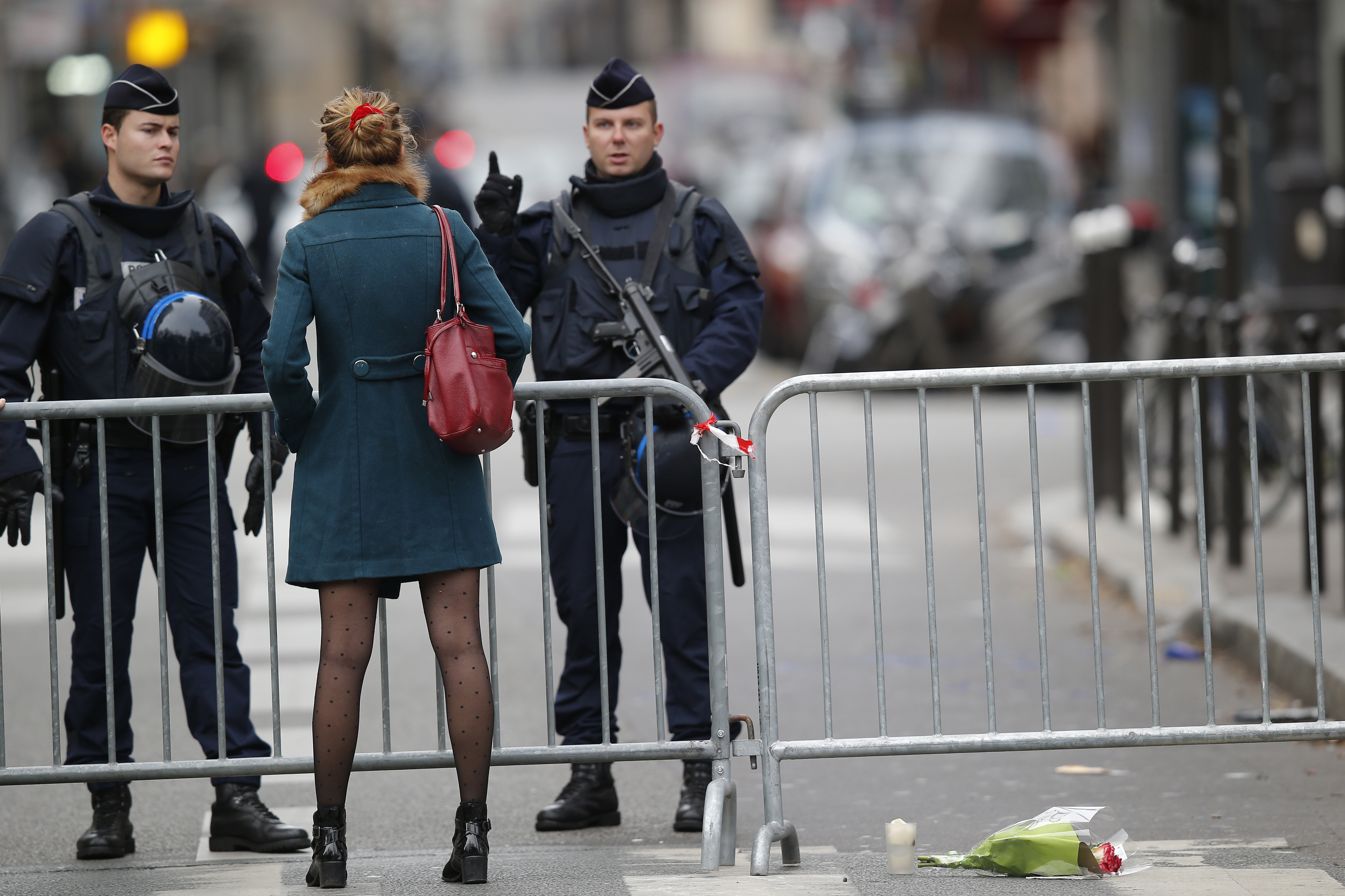 Francia levanta estado de emergencia decretado hace dos años