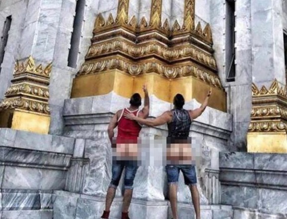 Arrestan a dos por selfie con el trasero al desnudo en Tailandia