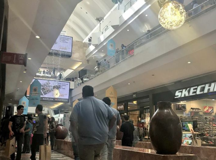 Reportan asalto a joyería de centro comercial en Santa Fe