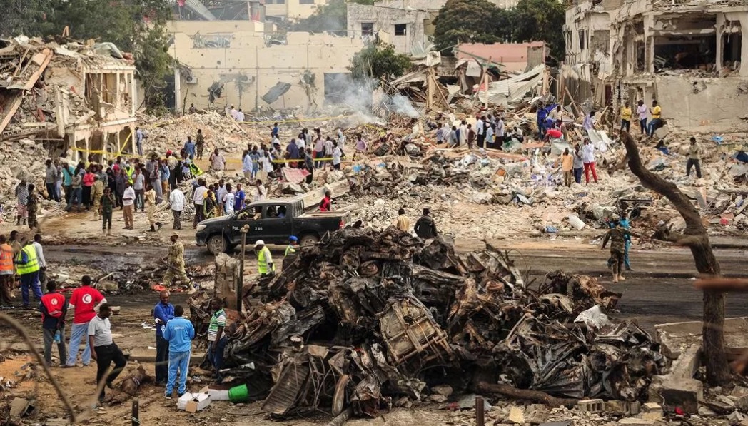Ataque aéreo de EU en Somalia mata a más de 100 yihadistas de Al Shabaab