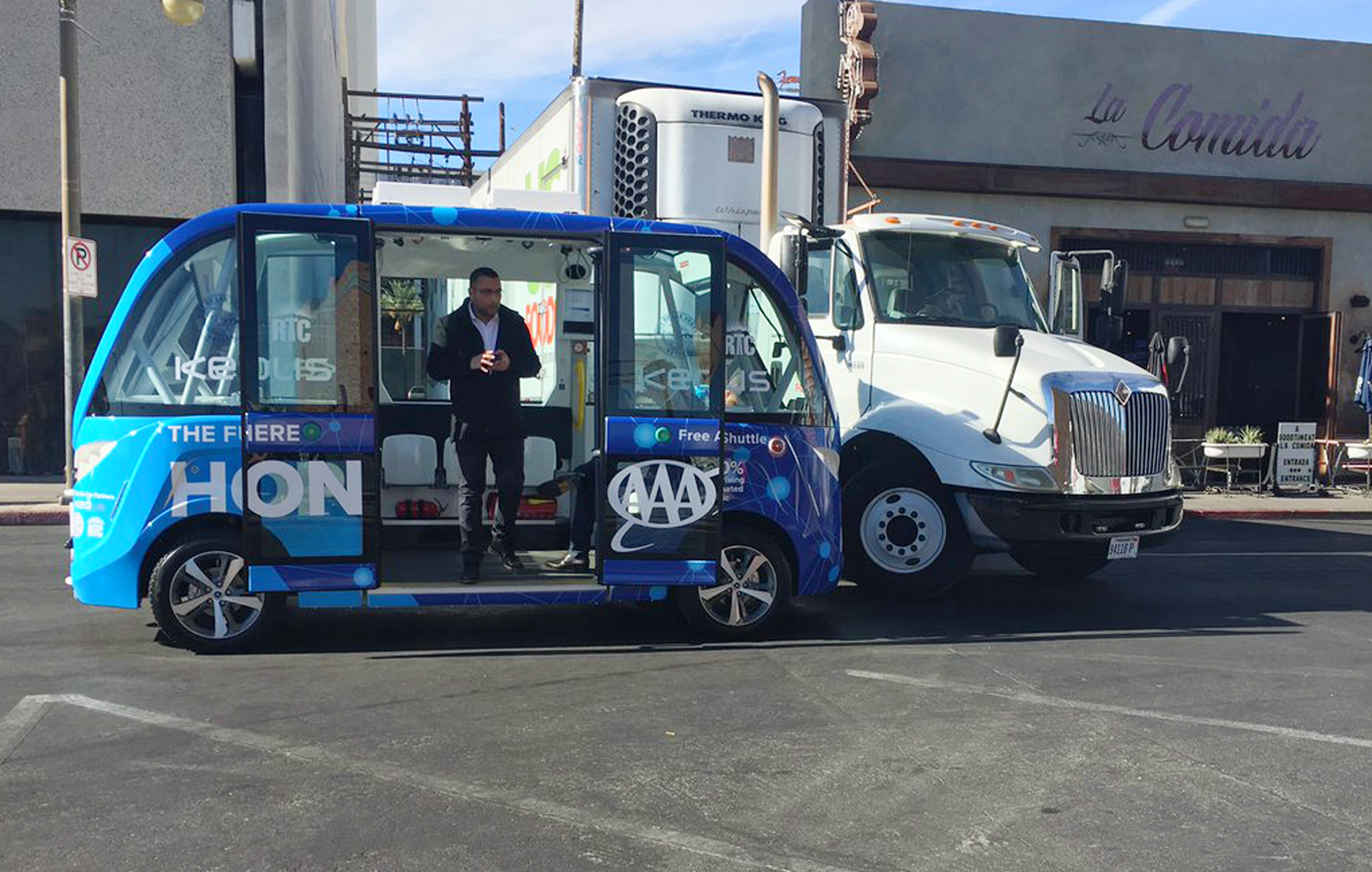 Autobús autónomo choca Las Vegas poco después operar