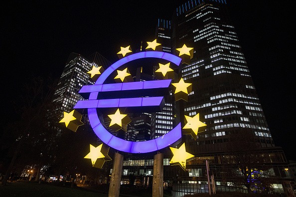 BCE, dividido sobre compras de activos