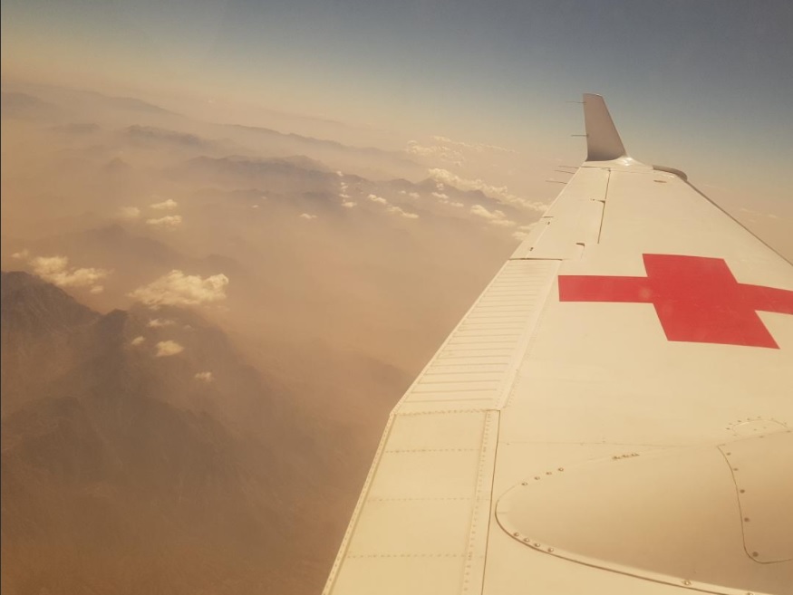 llega ayuda humanitaria al aerpuerto de sana, en yemen