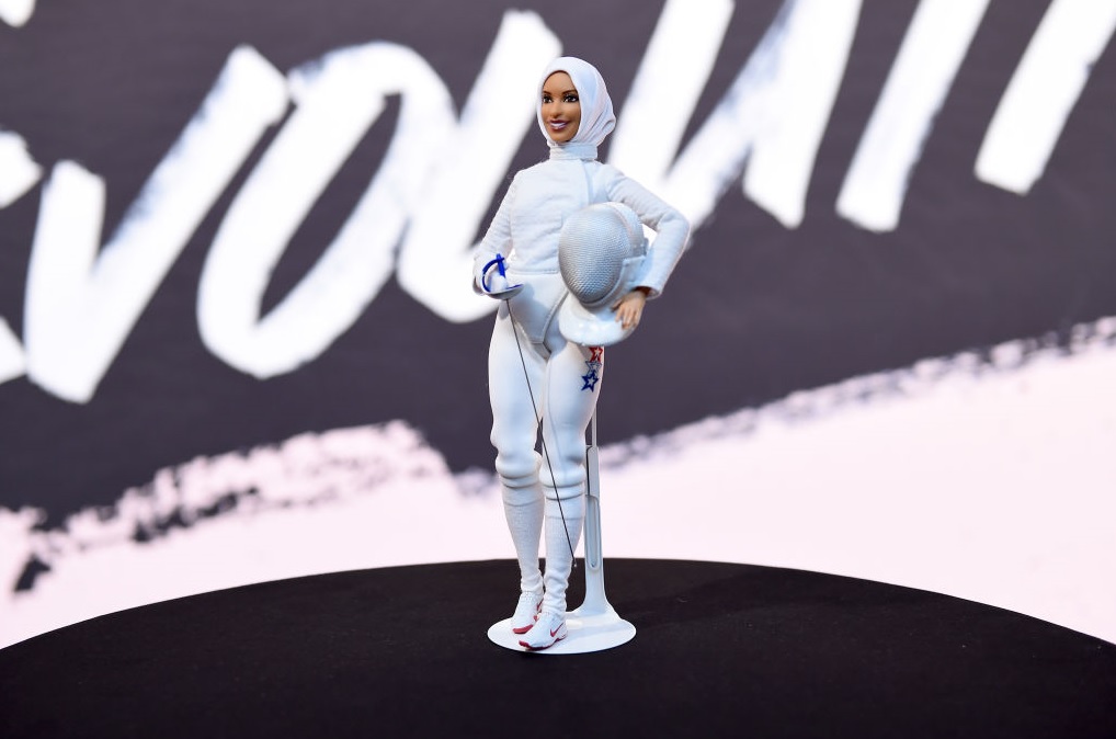 Barbie se pone hiyab honor atleta olímpica Ibtihaj Muhammad