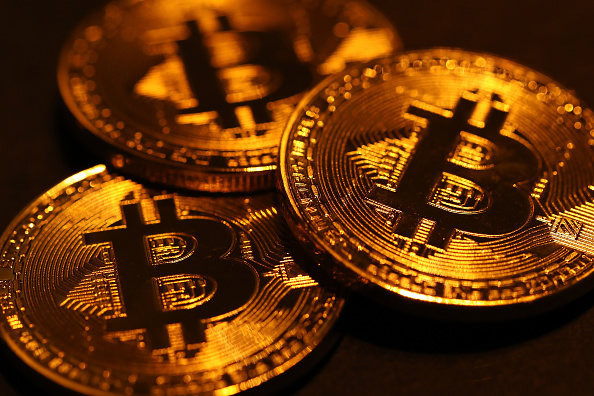 Bitcoin supera la barrera de los 11,000 dólares