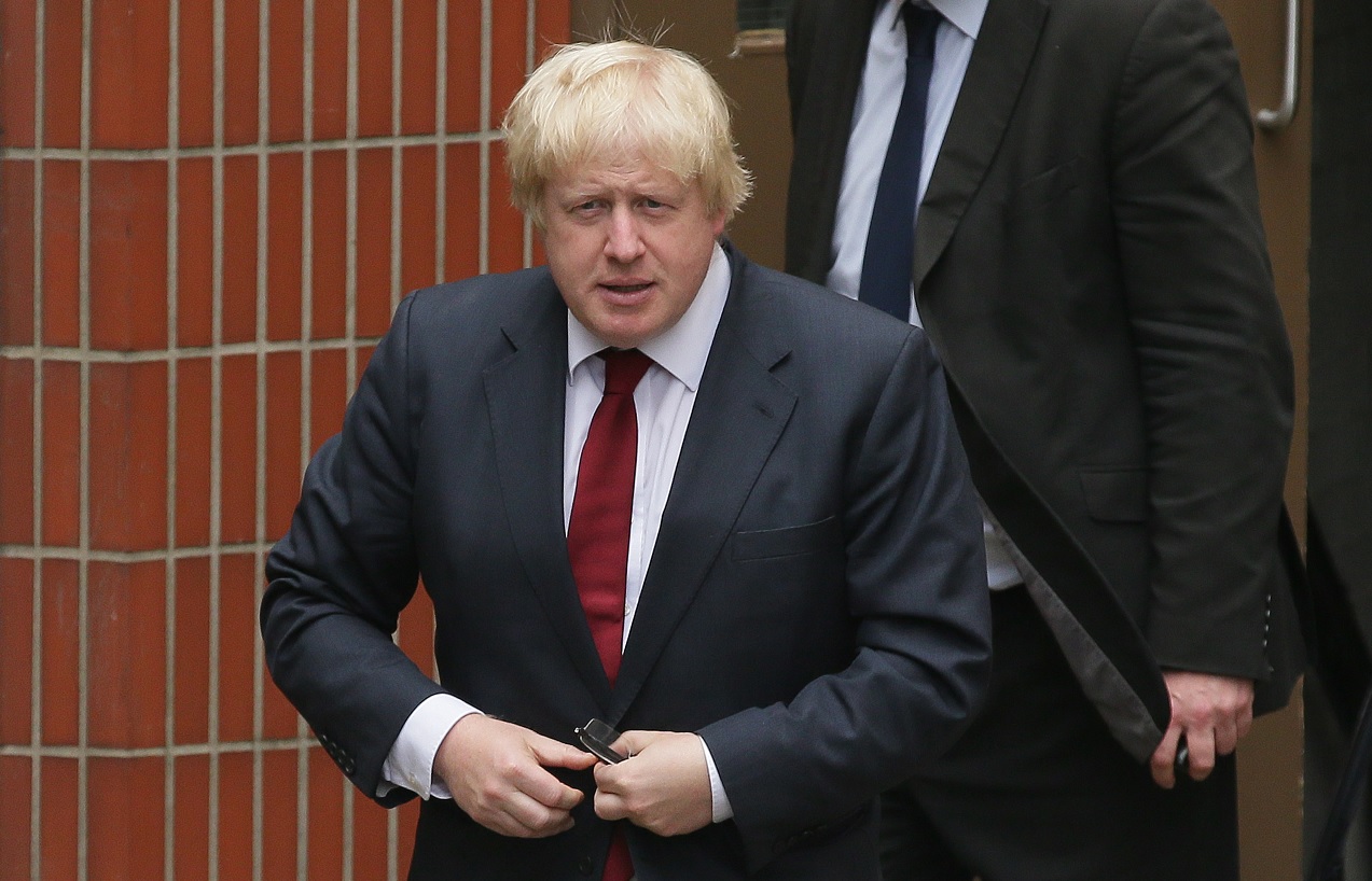 Boris Johnson dice que plan para Brexit es un ‘chaleco suicida’