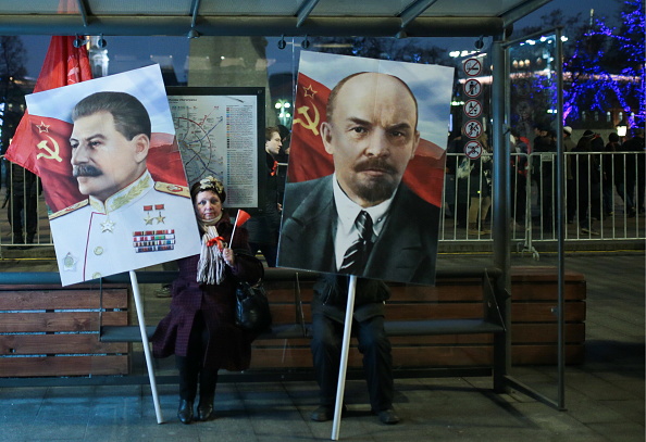 miles de comunistas celebran el centenario de la revolucion