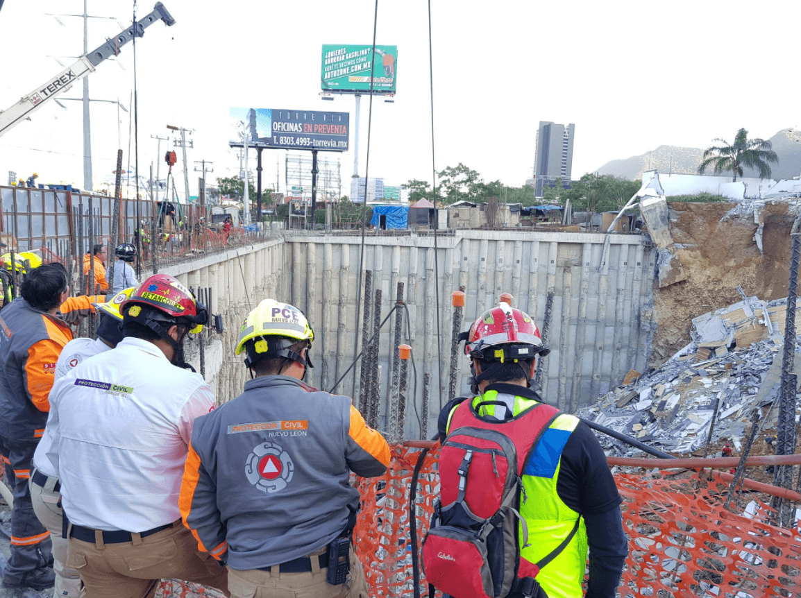 Reportan un muerto y dos desaparecidos por derrumbe en Monterrey