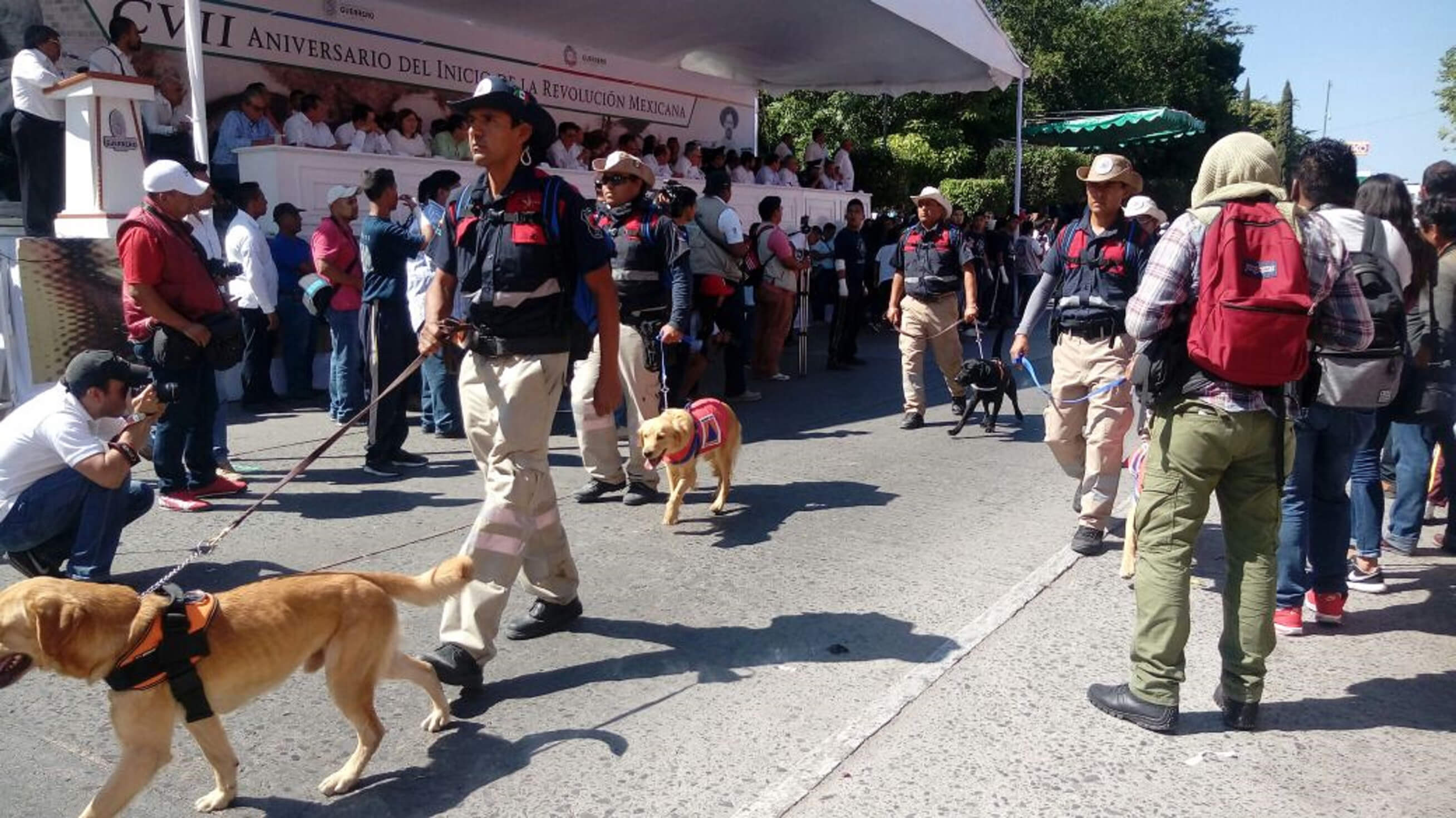 Participan 5 mil personas en desfile de la Revolución en Acapulco