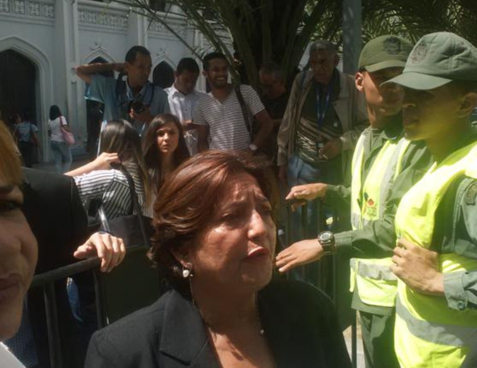 Diputados opositores denuncian que Guardia venezolana impide ingresar al Parlamento